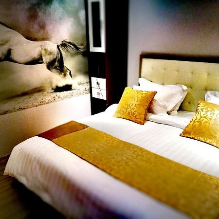 Top Boutique Hotel（首席精品酒店） Тбилиси Екстериор снимка