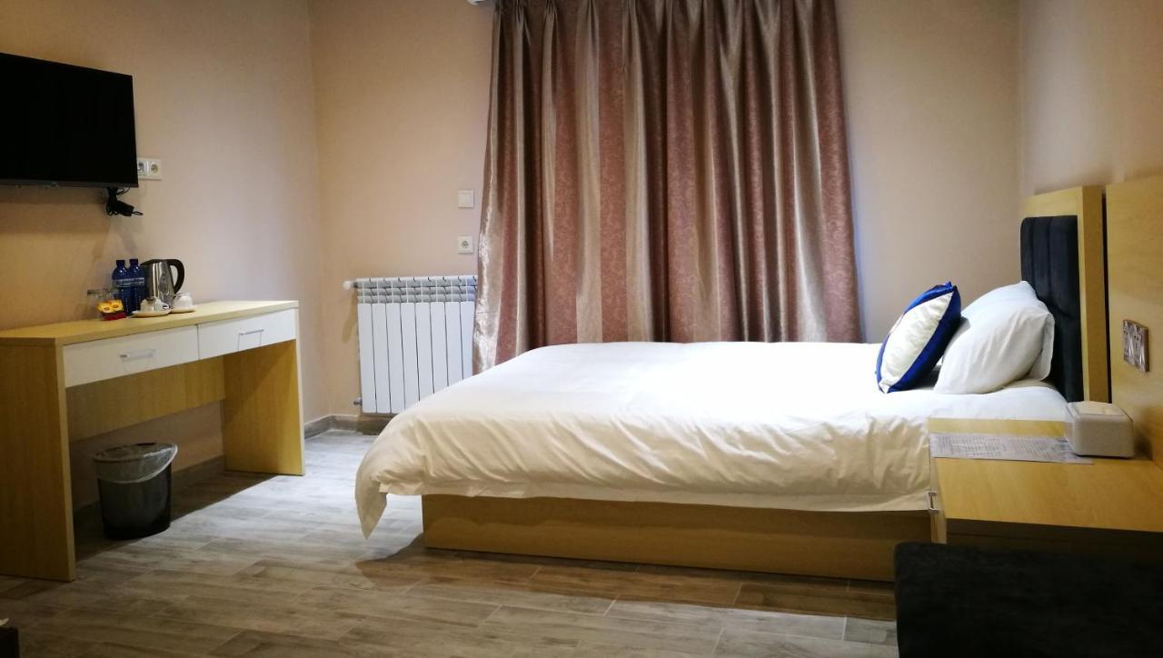Top Boutique Hotel（首席精品酒店） Тбилиси Екстериор снимка