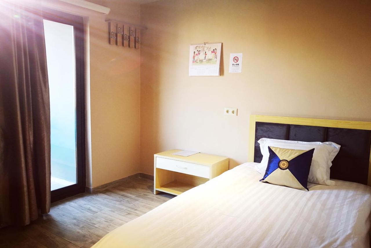 Top Boutique Hotel（首席精品酒店） Тбилиси Екстериор снимка