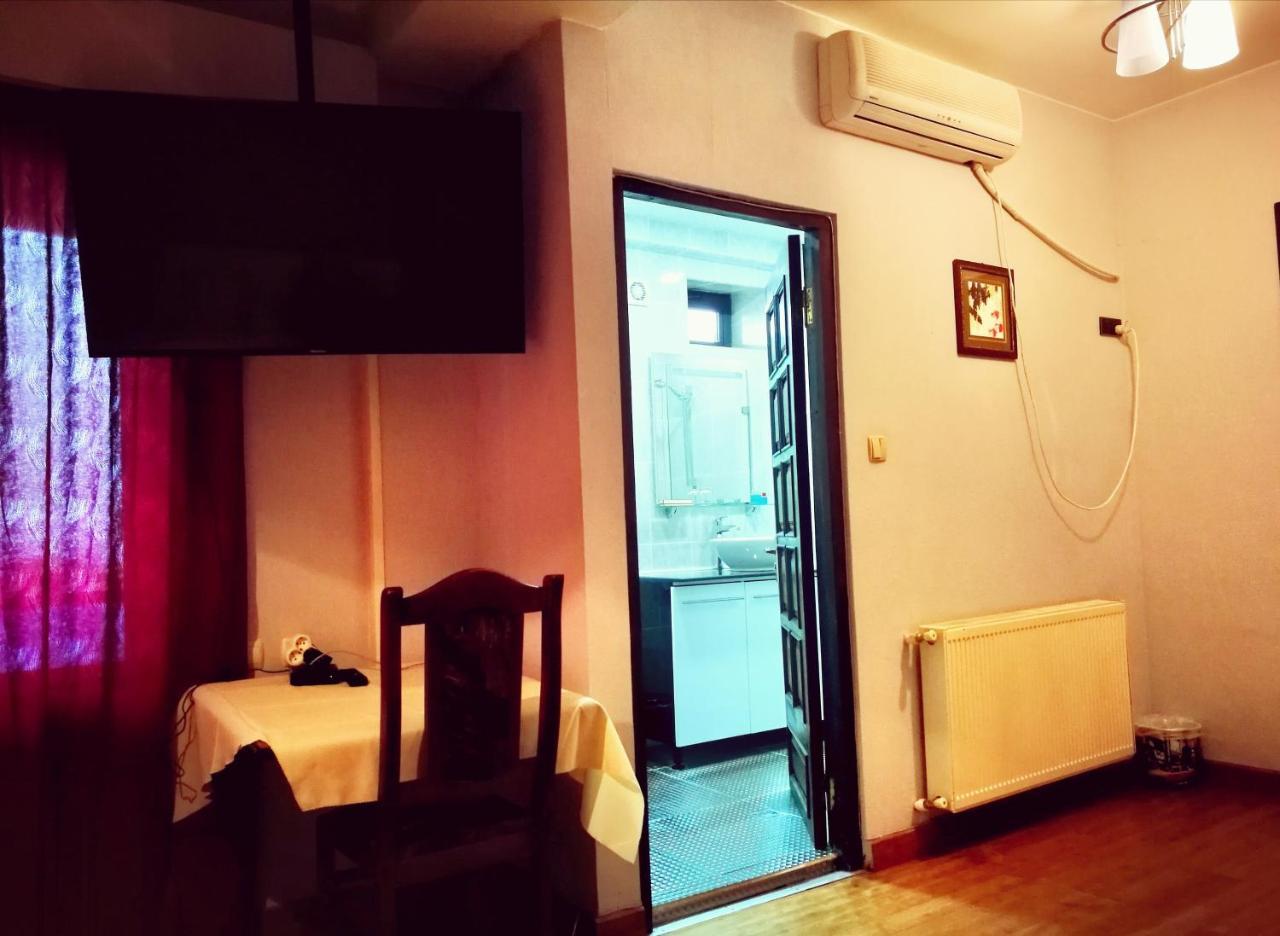 Top Boutique Hotel（首席精品酒店） Тбилиси Екстериор снимка