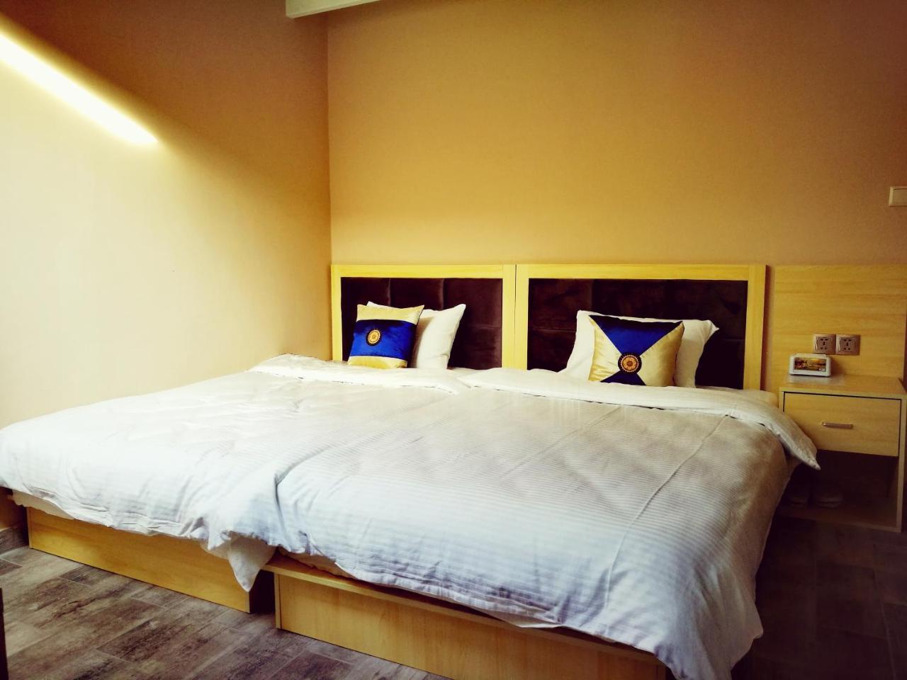 Top Boutique Hotel（首席精品酒店） Тбилиси Екстериор снимка